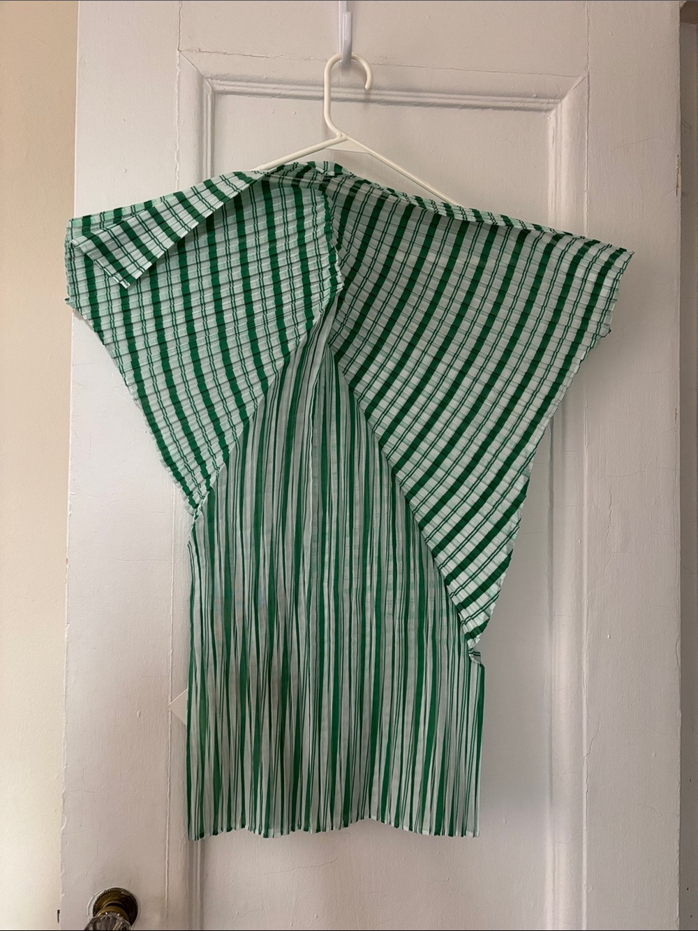 NWT ISSEY MIYAKE GREEN AND WHITE TOP